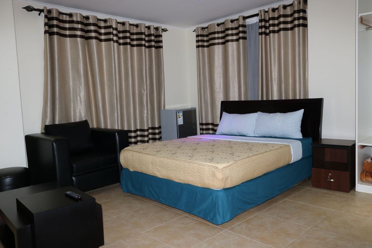 Studio suite with seating area and kitchenette at Denver Elysium